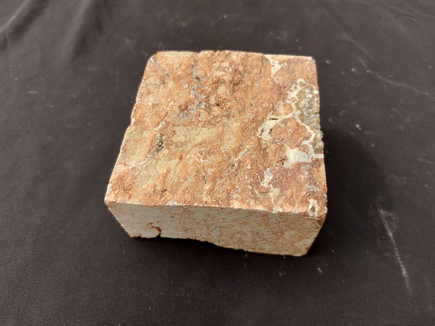 Cubic Isp stone